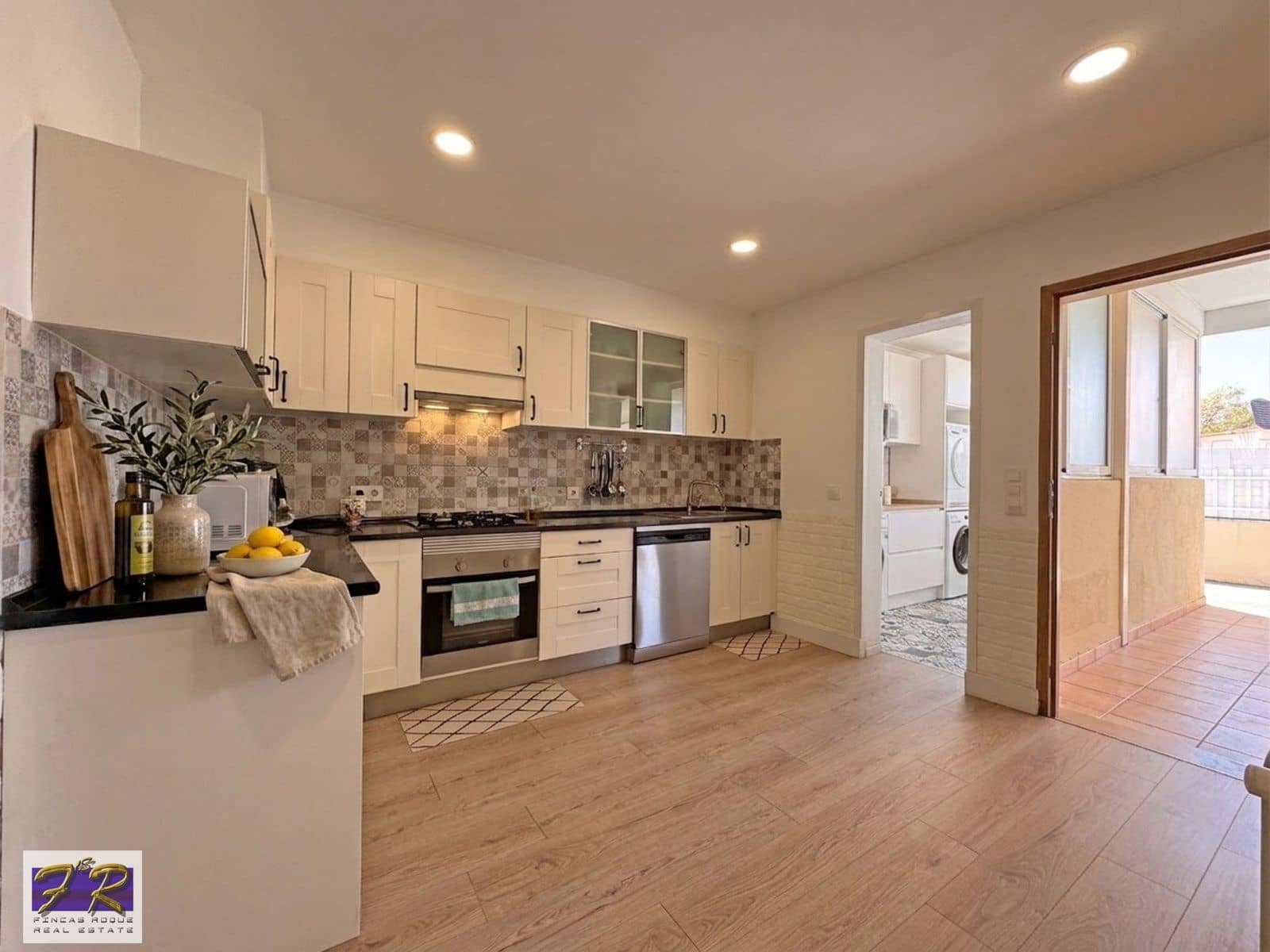 4 sypialnia Willa na sprzedaż w Puerto de Alcudia z basenem garażem - 669 000 € (Ref: 9967119)