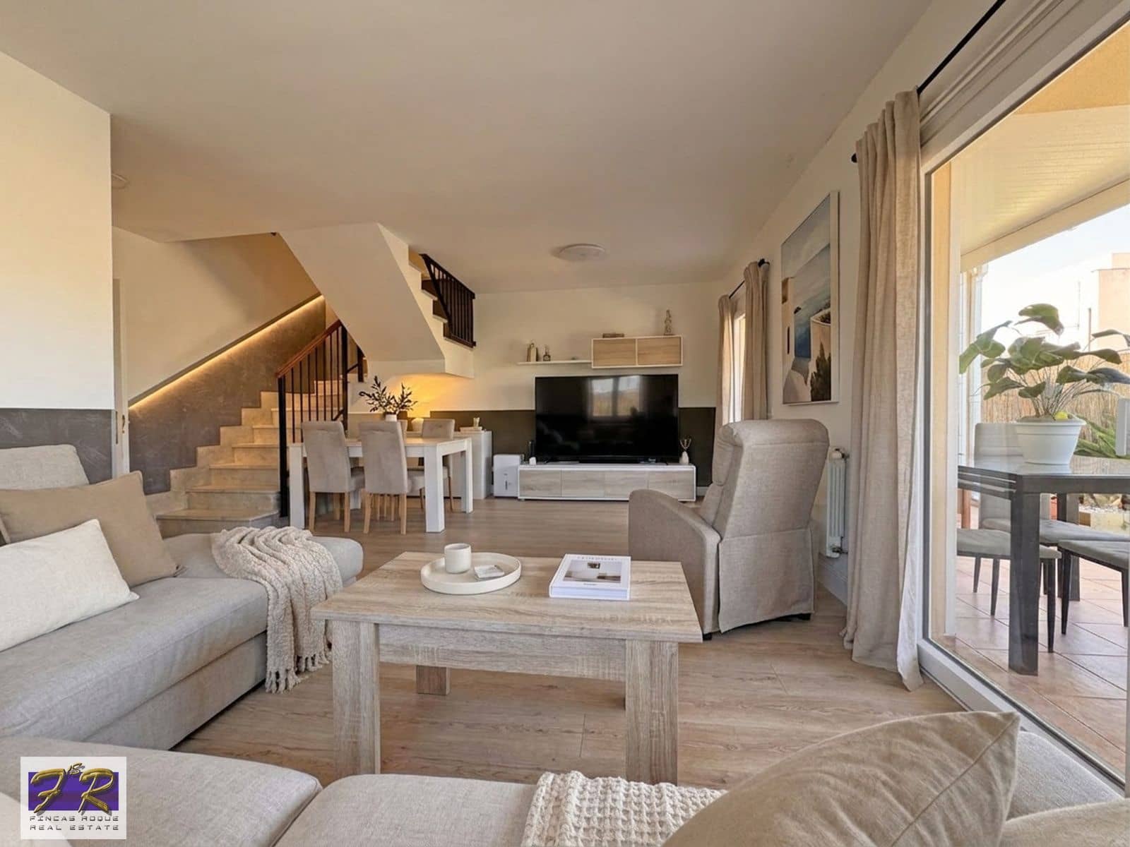 4 sypialnia Willa na sprzedaż w Puerto de Alcudia z basenem garażem - 669 000 € (Ref: 9967119)