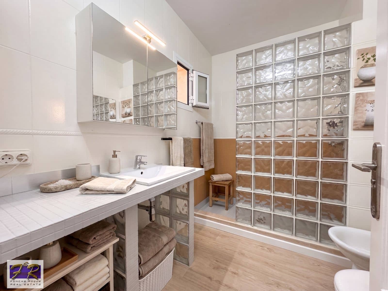 4 sypialnia Willa na sprzedaż w Puerto de Alcudia z basenem garażem - 669 000 € (Ref: 9967119)