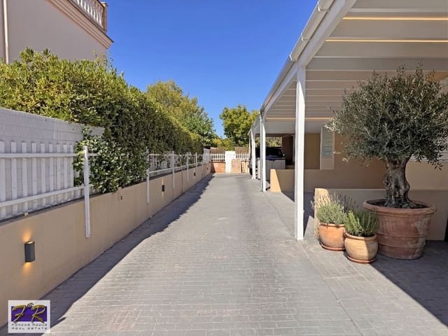 4 sypialnia Willa na sprzedaż w Puerto de Alcudia, Alcúdia z basenem garażem - 669 000 € (Ref: 9967119)