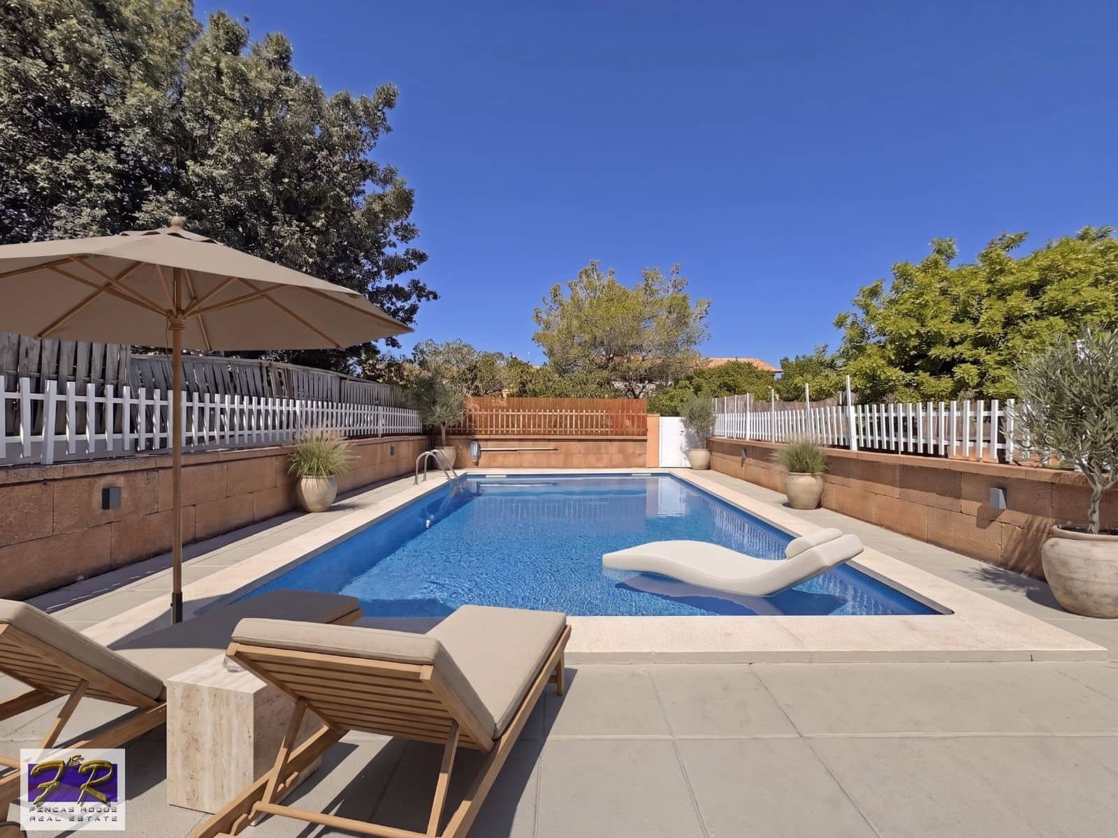 4 sypialnia Willa na sprzedaż w Puerto de Alcudia z basenem garażem - 669 000 € (Ref: 9967119)