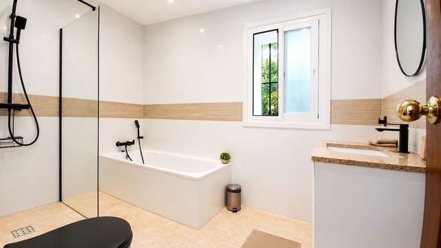 Chalet de 3 habitaciones en Marbella en venta con piscina garaje - 1.349.000 € (Ref: 10014248)
