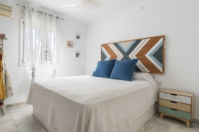 4 sypialnia Dom na sprzedaż w Torremolinos z basenem garażem - 569 000 € (Ref: 10014250)