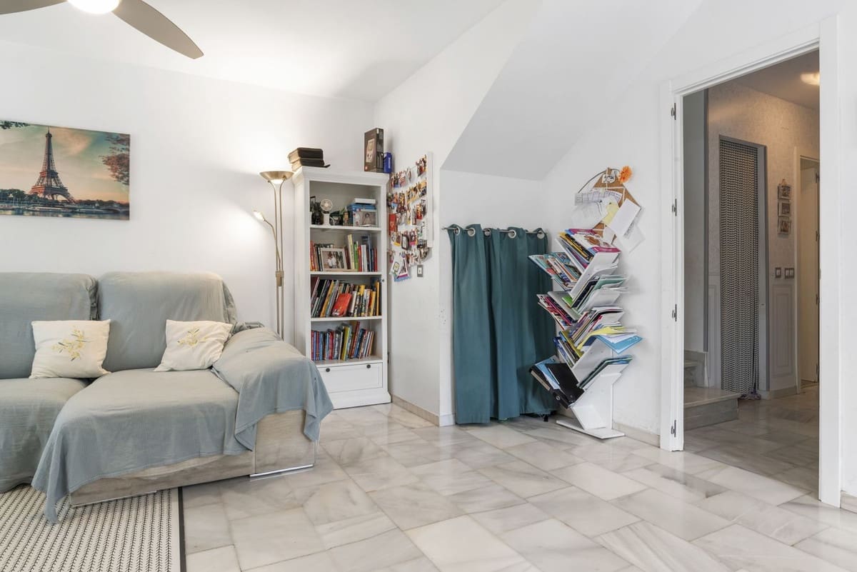 4 sypialnia Dom na sprzedaż w Torremolinos z basenem garażem - 569 000 € (Ref: 10014250)