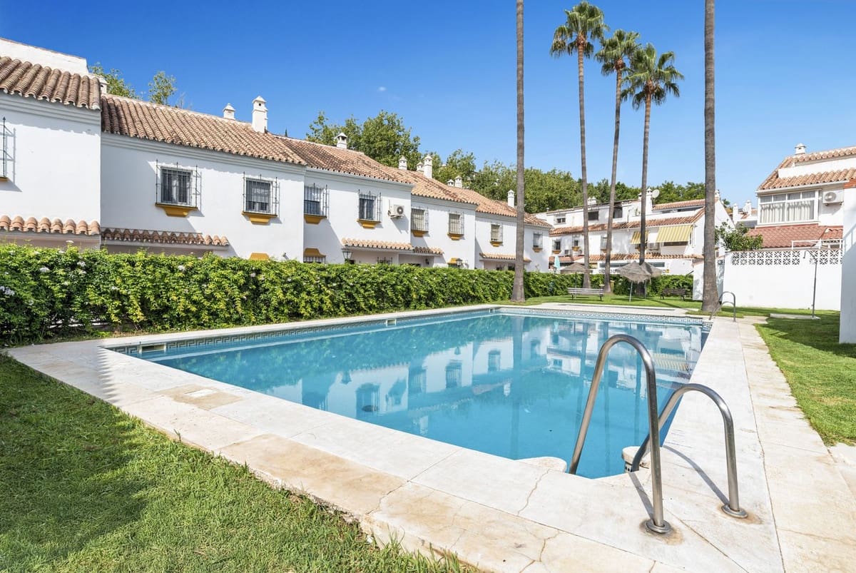 4 sypialnia Dom na sprzedaż w Torremolinos z basenem garażem - 569 000 € (Ref: 10014250)