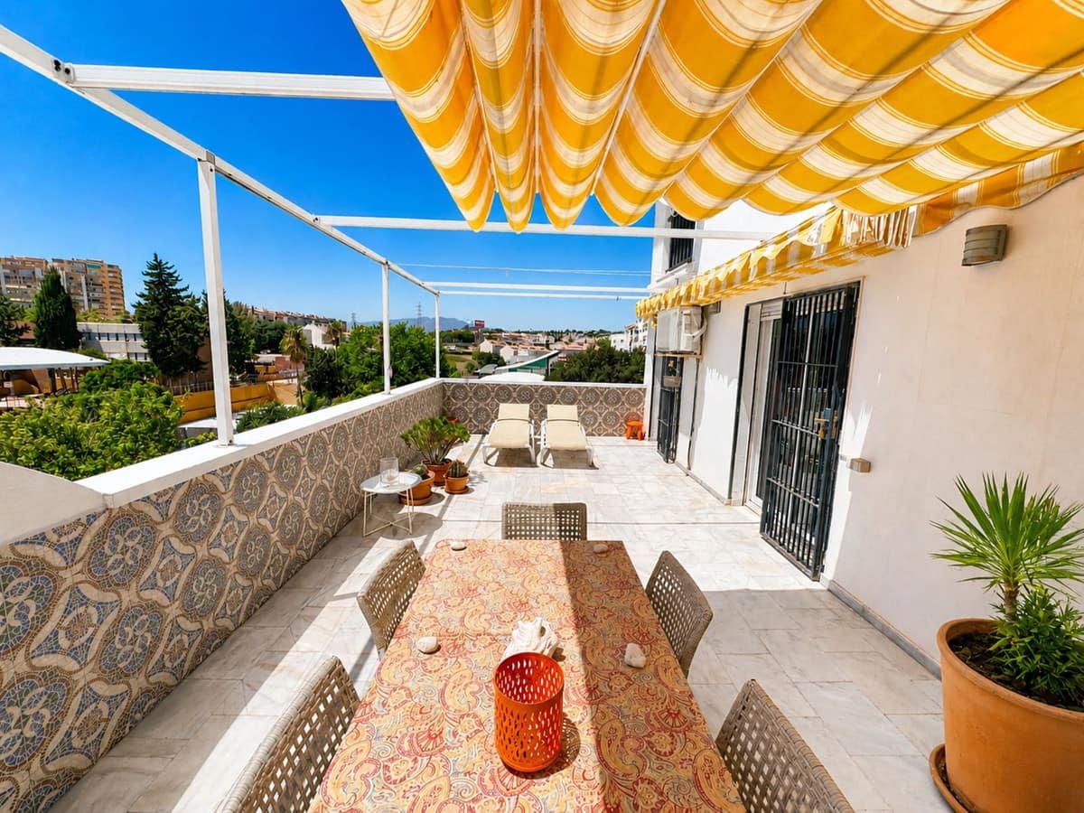 2 bedroom Apartment for sale in Fuengirola with pool garage - € 385,000 (Ref: 10034311)