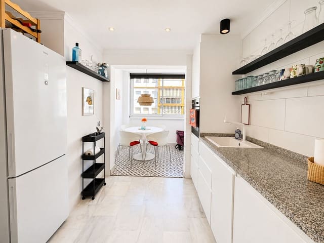 2 bedroom Apartment for sale in Fuengirola with pool garage - € 385,000 (Ref: 10034311)