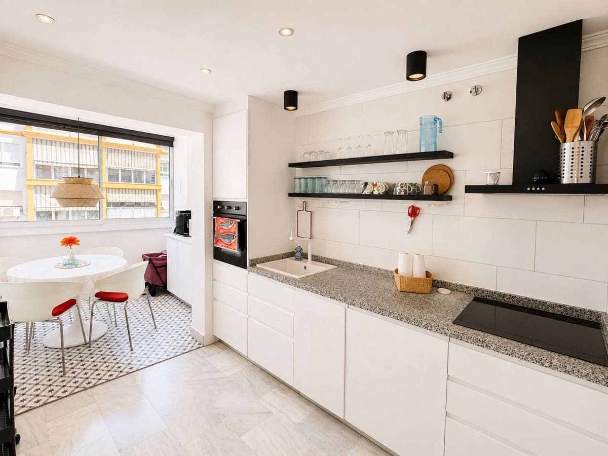 2 bedroom Apartment for sale in Fuengirola with pool garage - € 385,000 (Ref: 10034311)