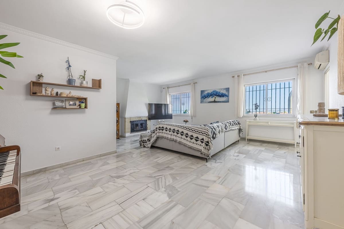 3 Zimmer Villa zu verkaufen in Fuengirola mit Pool Garage - 995.000 € (Ref: 10120759)