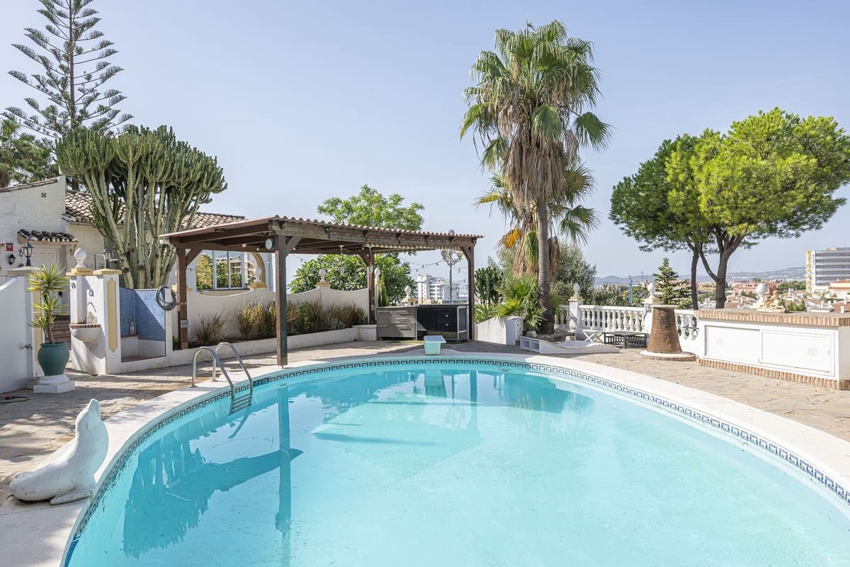 3 Zimmer Villa zu verkaufen in Fuengirola mit Pool Garage - 995.000 € (Ref: 10120759)