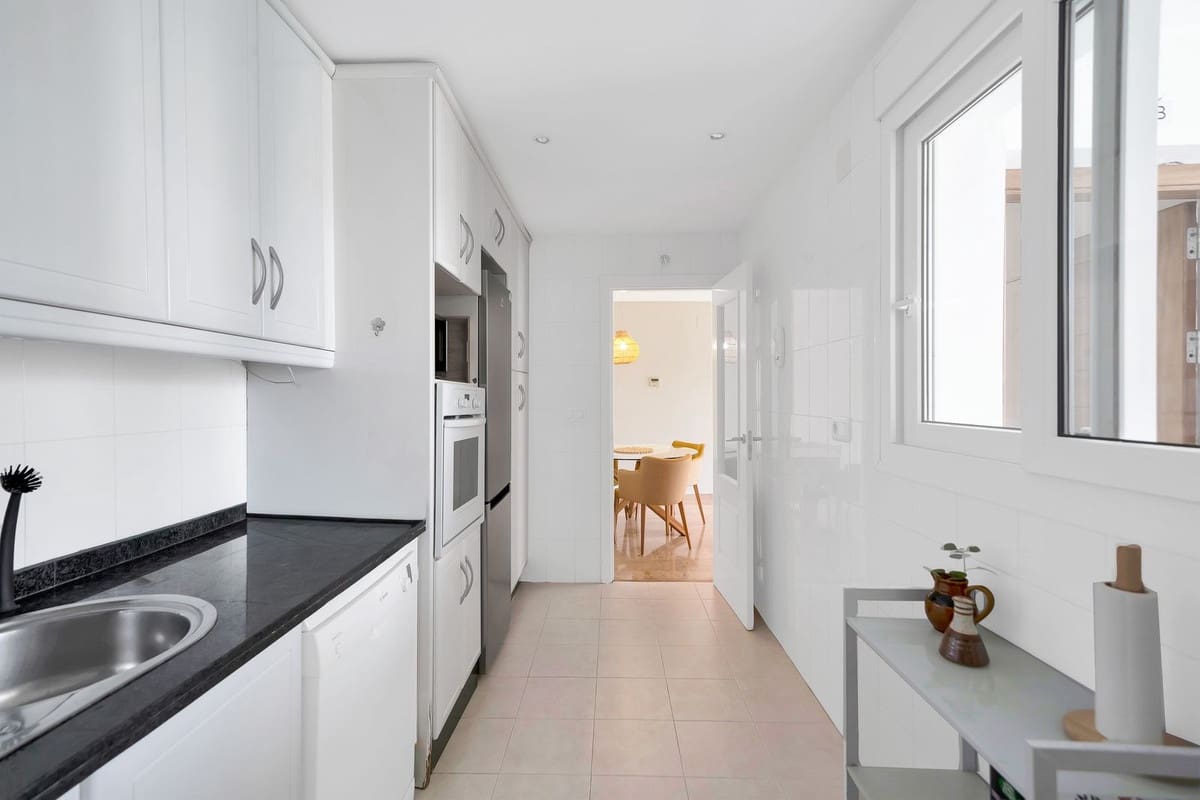 2 bedroom Apartment for sale in Benalmadena with pool garage - € 439,000 (Ref: 10169258)