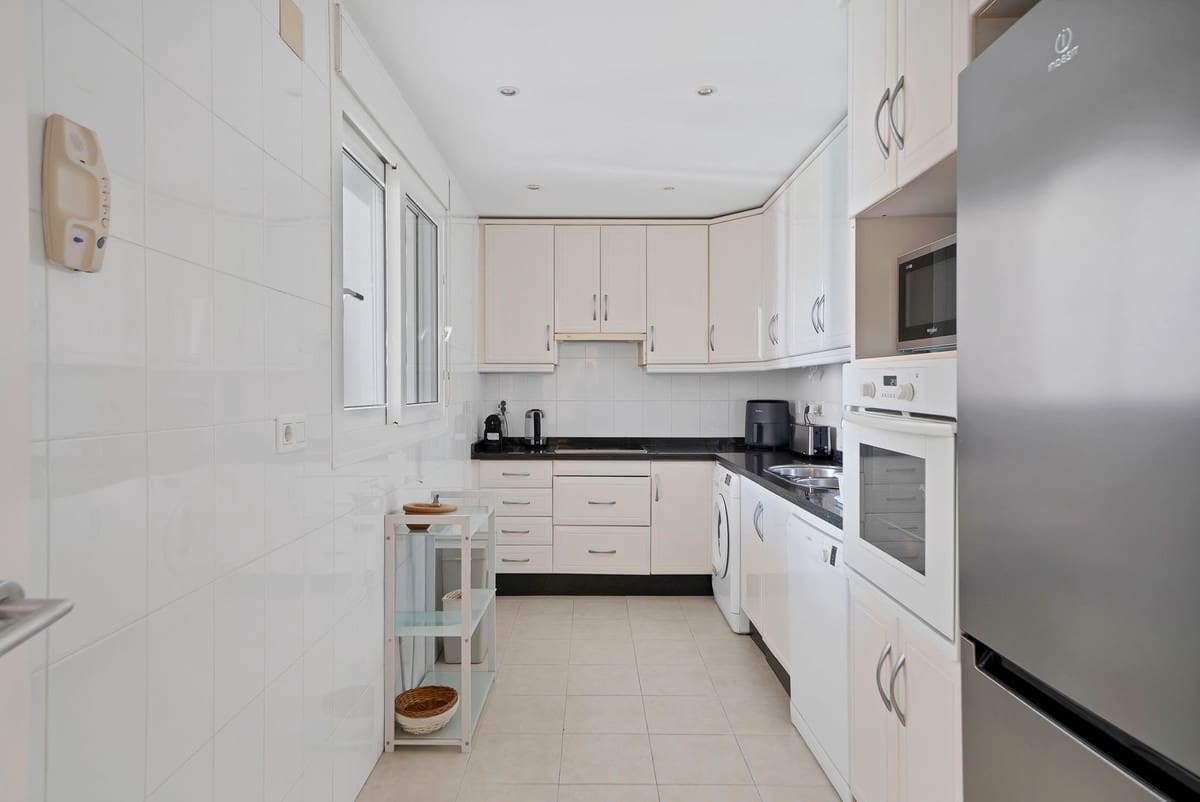 2 bedroom Apartment for sale in Benalmadena with pool garage - € 439,000 (Ref: 10169258)