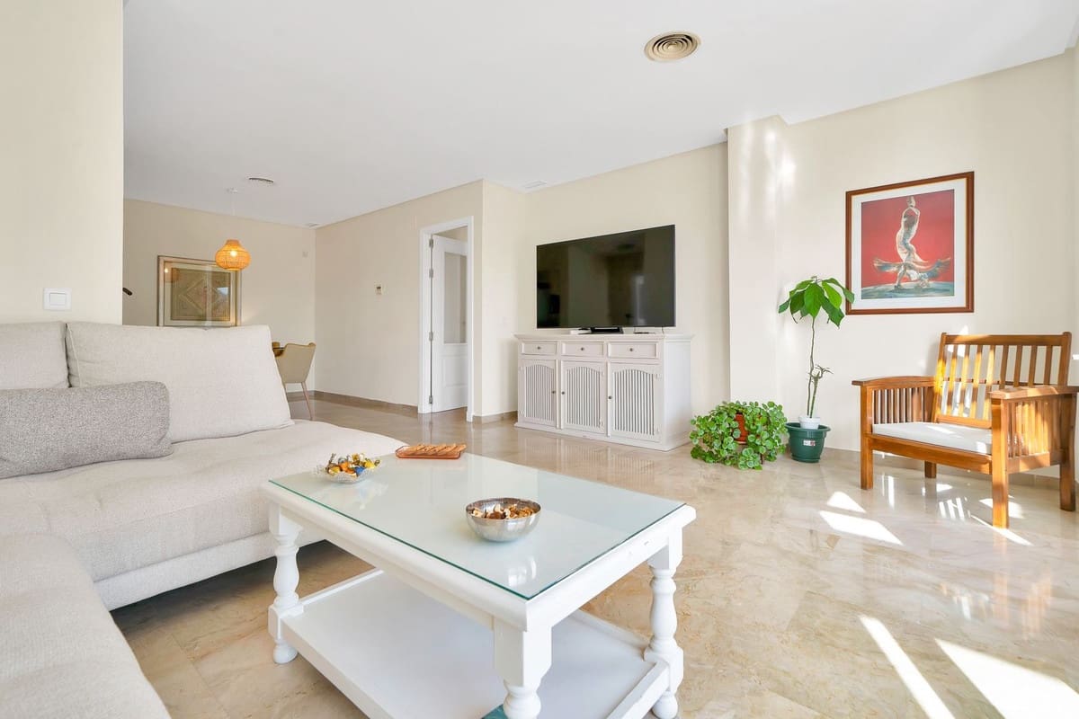 2 bedroom Apartment for sale in Benalmadena with pool garage - € 439,000 (Ref: 10169258)