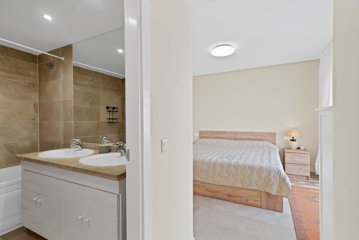 2 bedroom Apartment for sale in Benalmadena with pool garage - € 439,000 (Ref: 10169258)