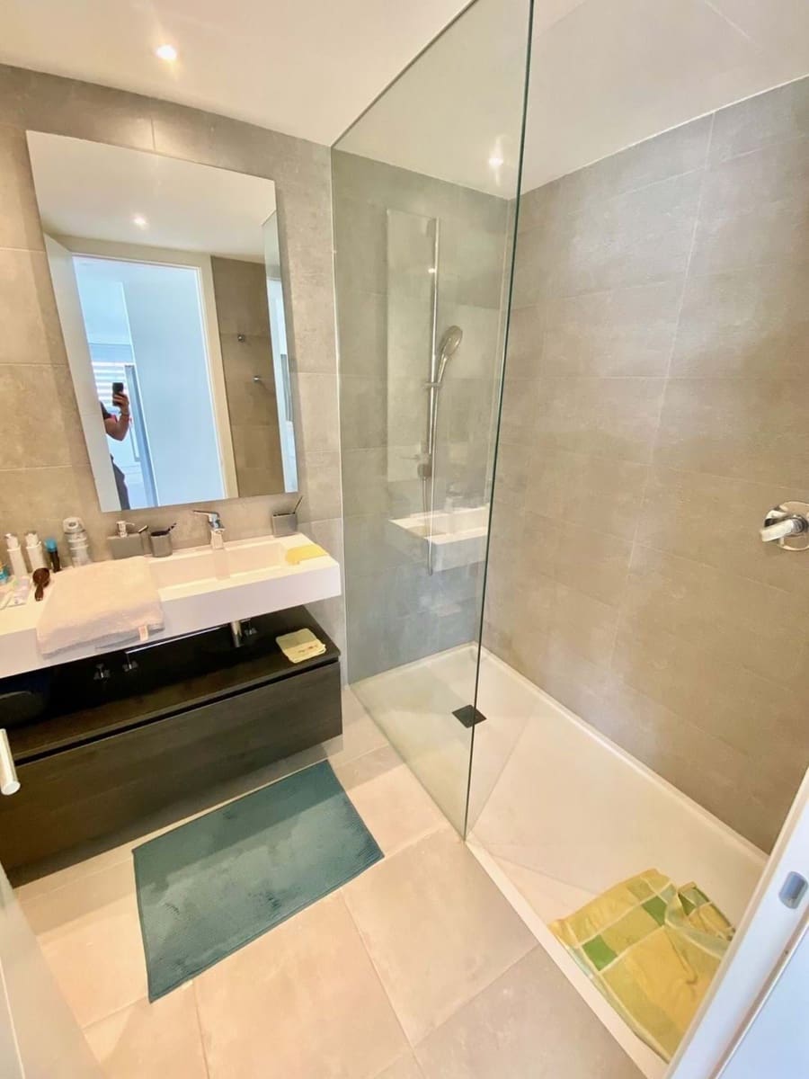 Apartamento de 3 habitaciones en Estepona en venta con piscina garaje - 699.000 € (Ref: 8495378)