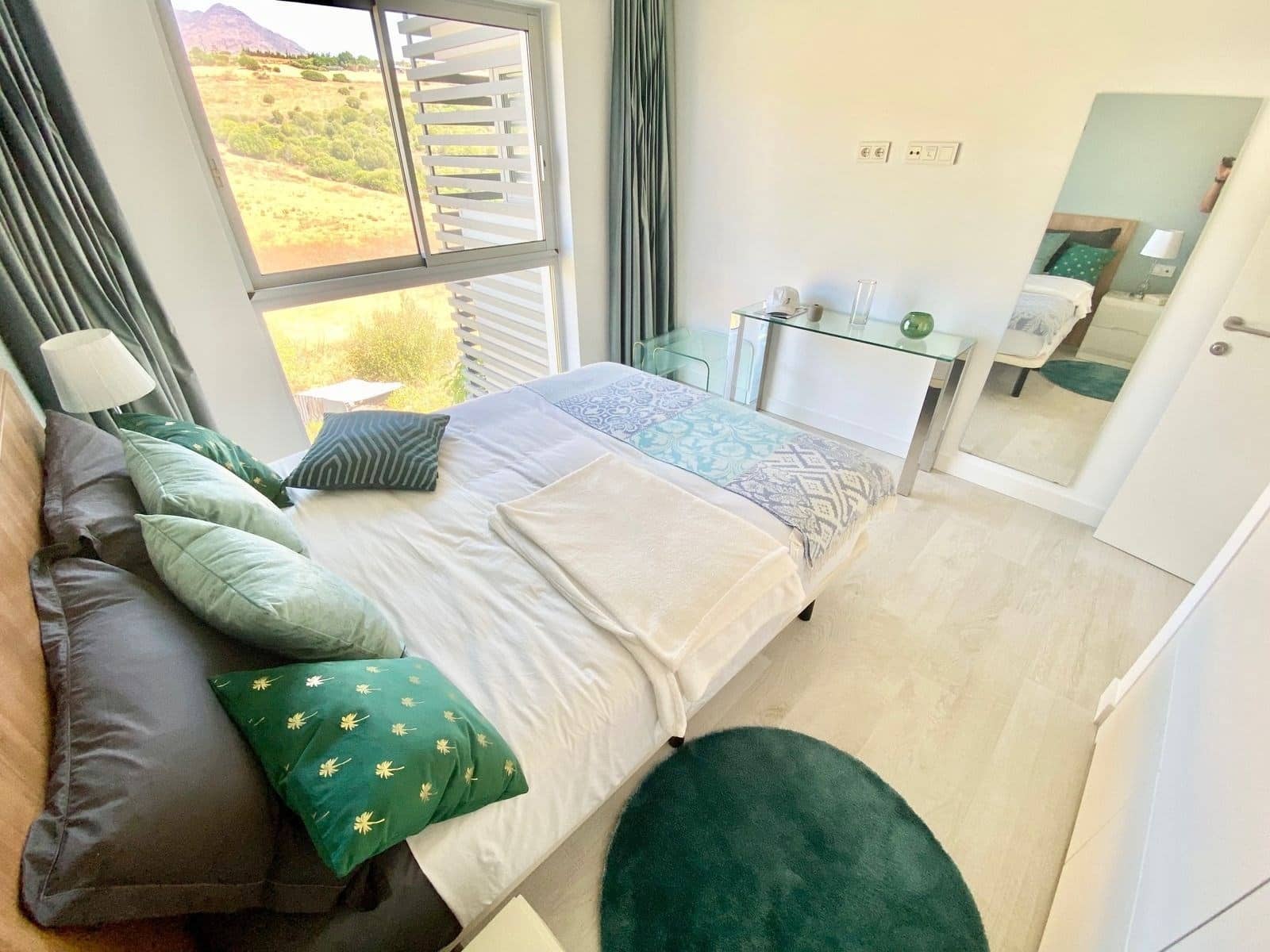 Apartamento de 3 habitaciones en Estepona en venta con piscina garaje - 699.000 € (Ref: 8495378)