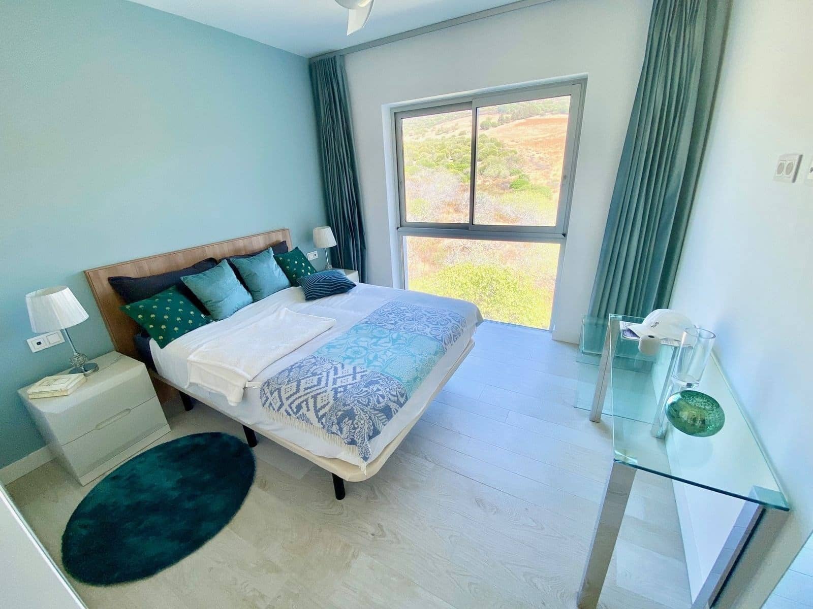 Apartamento de 3 habitaciones en Estepona en venta con piscina garaje - 699.000 € (Ref: 8495378)