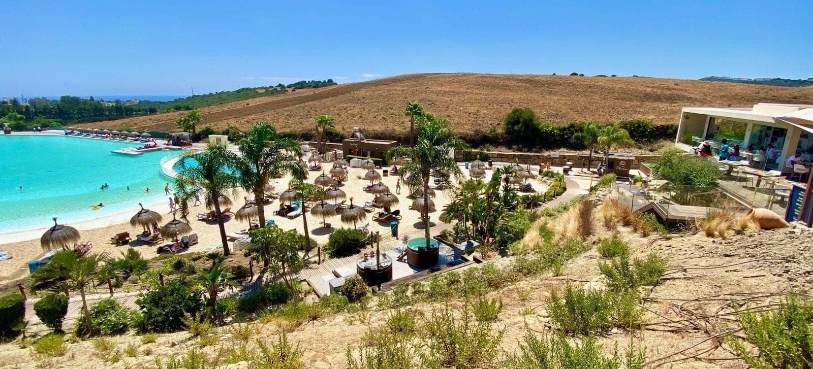 Apartamento de 3 habitaciones en Estepona en venta con piscina garaje - 699.000 € (Ref: 8495378)