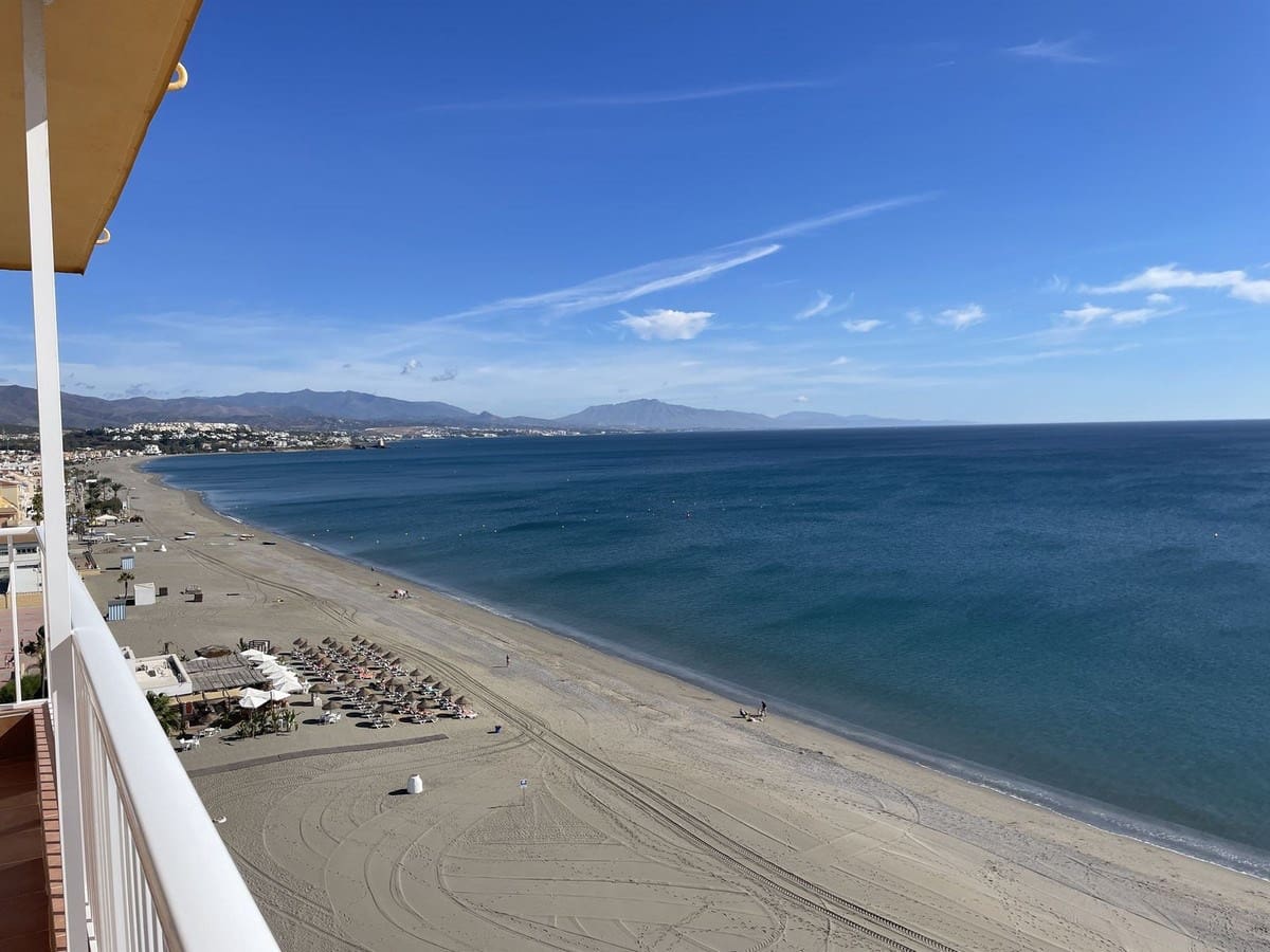 3 bedroom Apartment for sale in Manilva with garage - € 398,000 (Ref: 8862062)