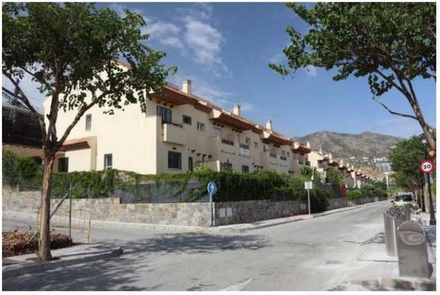5 soveværelse Byhus til salg i Fuengirola med swimmingpool garage - € 515.900 (Ref: 8896010)