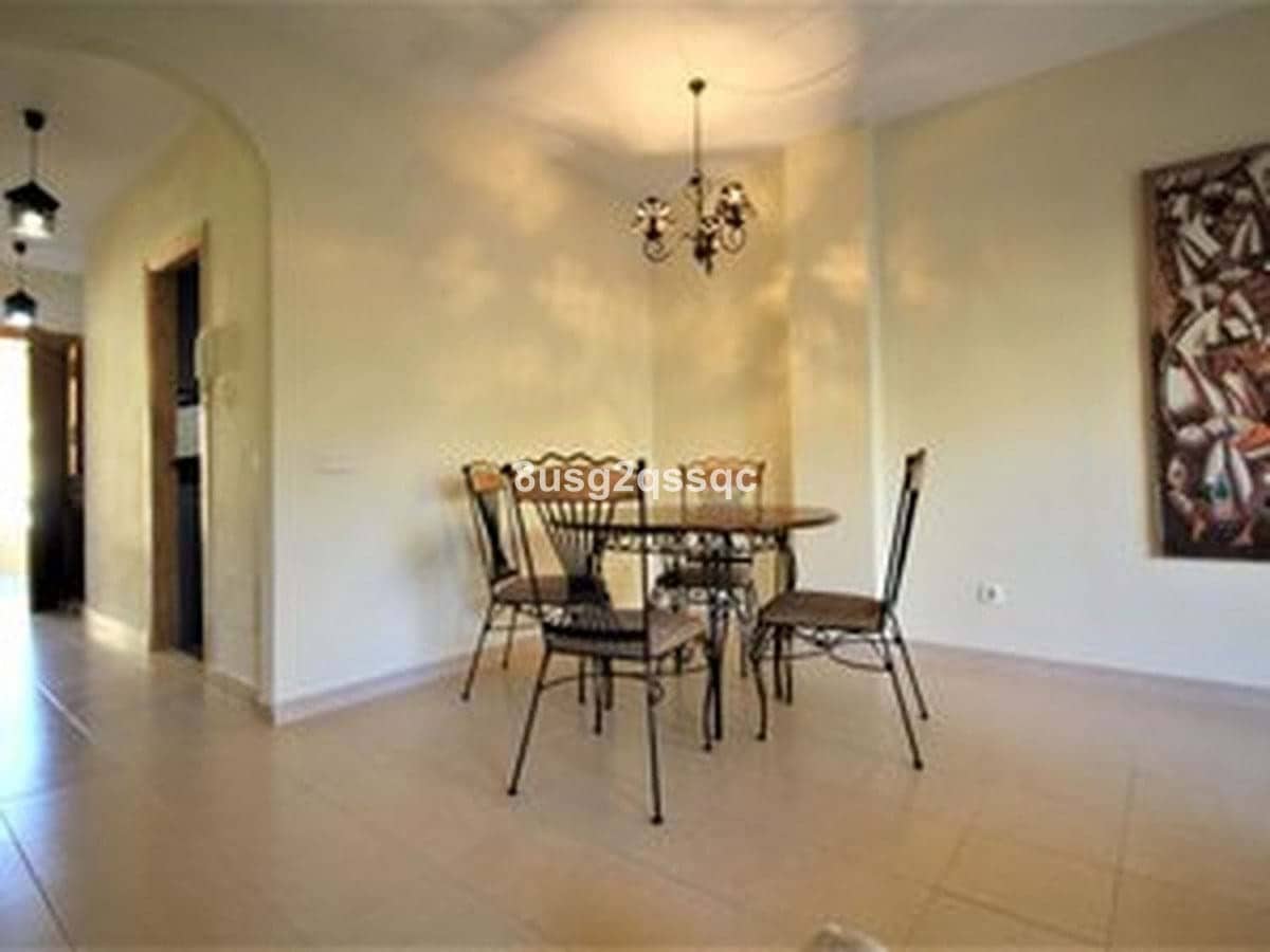 3 makuuhuone Huvila myytävänä paikassa Estepona mukana uima-altaan 
autotalli - 289 000 € (Ref: 8903395)