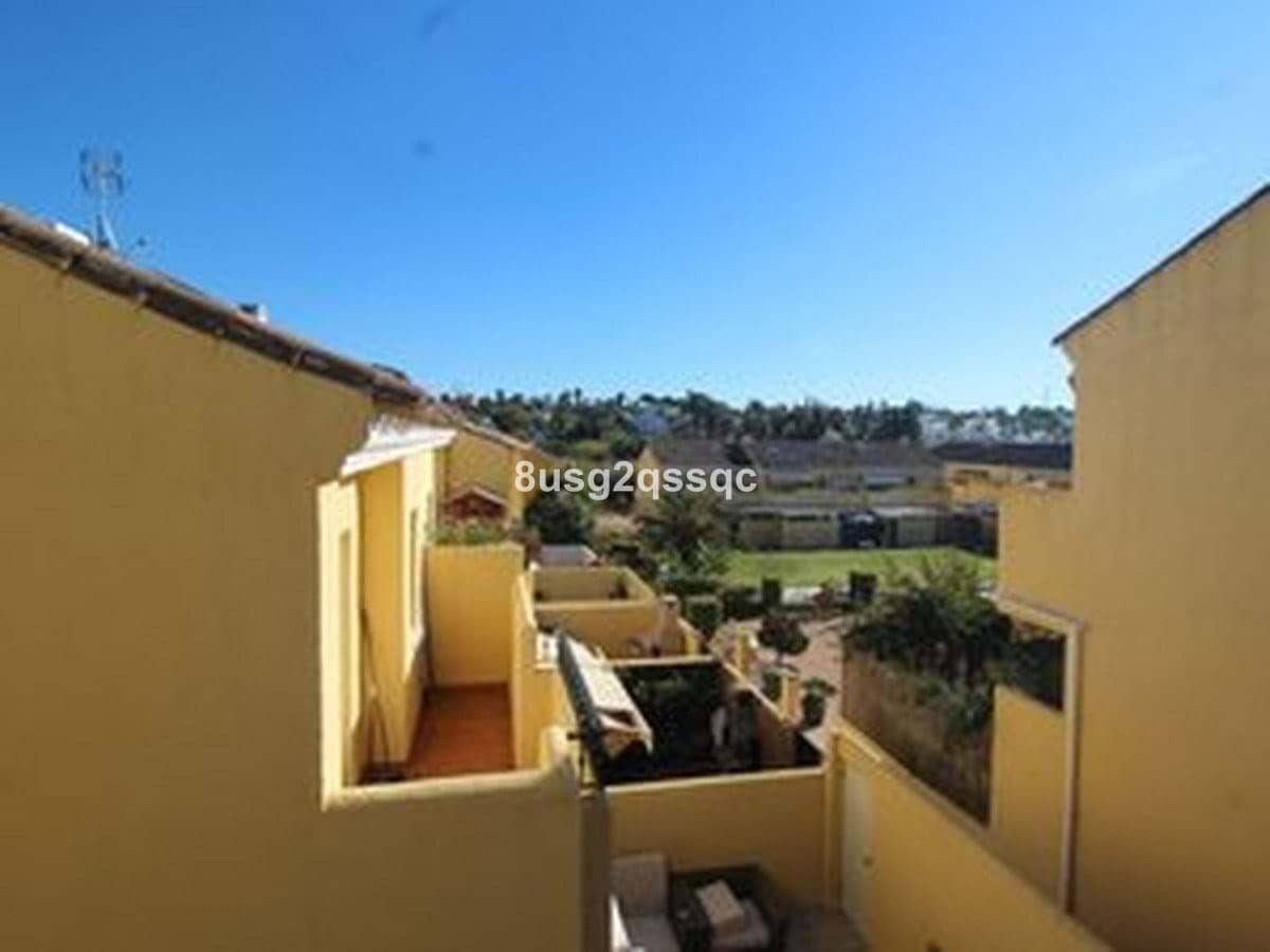 3 makuuhuone Huvila myytävänä paikassa Estepona mukana uima-altaan 
autotalli - 289 000 € (Ref: 8903395)