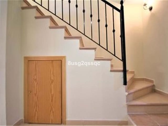 3 makuuhuone Huvila myytävänä paikassa Estepona mukana uima-altaan 
autotalli - 289 000 € (Ref: 8903395)