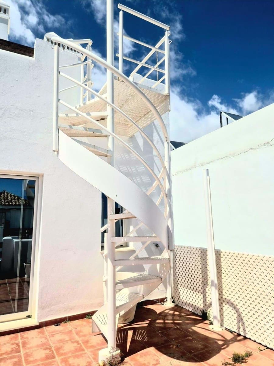 2 quarto Apartamento para venda em Estepona com piscina garagem - 299 000 € (Ref: 8973355)