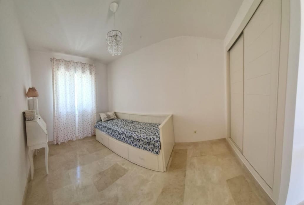 2 quarto Apartamento para venda em Estepona com piscina garagem - 299 000 € (Ref: 8973355)