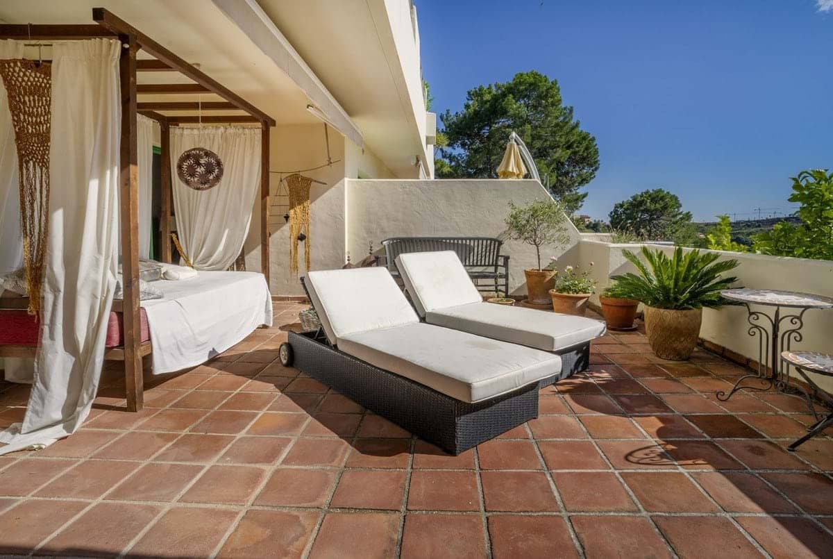 2 bedroom Apartment for sale in Estepona with pool garage - € 339,000 (Ref: 9022885)