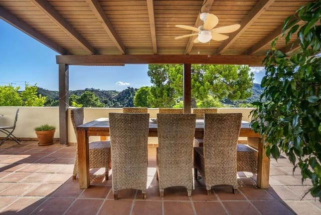 2 bedroom Apartment for sale in Estepona with pool garage - € 339,000 (Ref: 9022885)