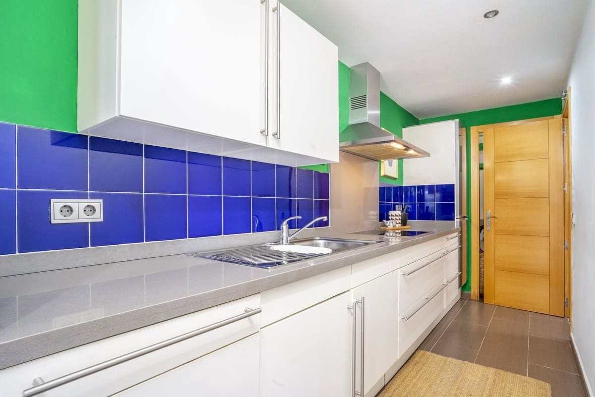 2 bedroom Apartment for sale in Estepona with pool garage - € 339,000 (Ref: 9022885)