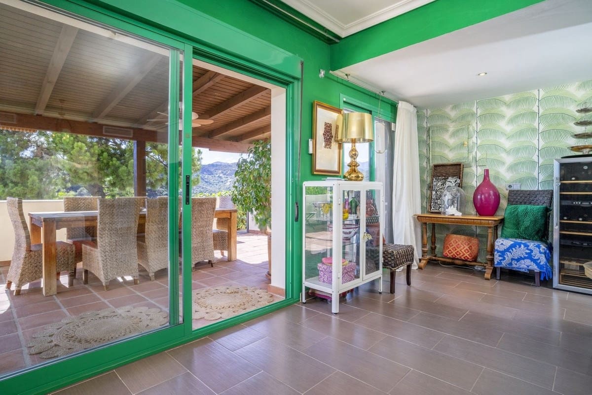 2 bedroom Apartment for sale in Estepona with pool garage - € 339,000 (Ref: 9022885)