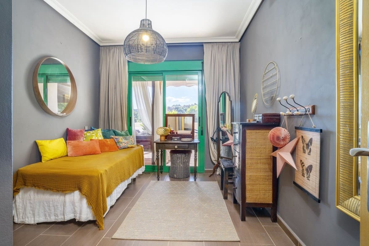 2 bedroom Apartment for sale in Estepona with pool garage - € 339,000 (Ref: 9022885)