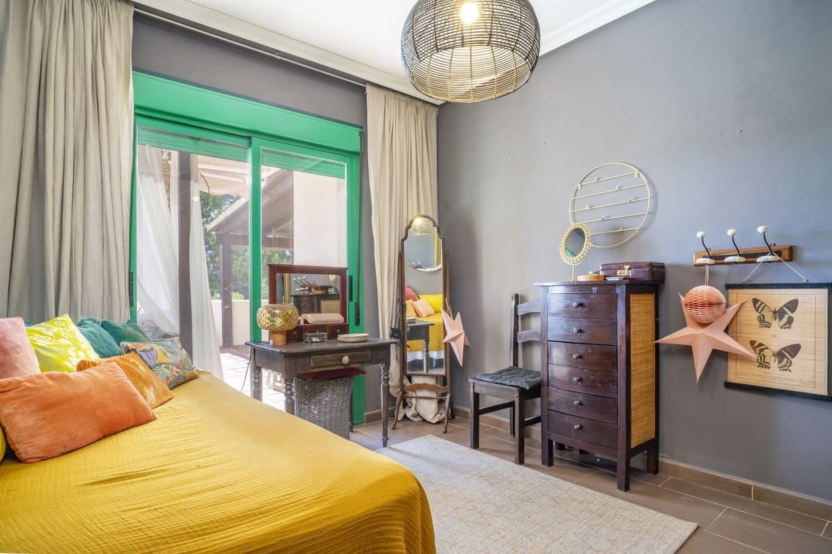 2 bedroom Apartment for sale in Estepona with pool garage - € 339,000 (Ref: 9022885)