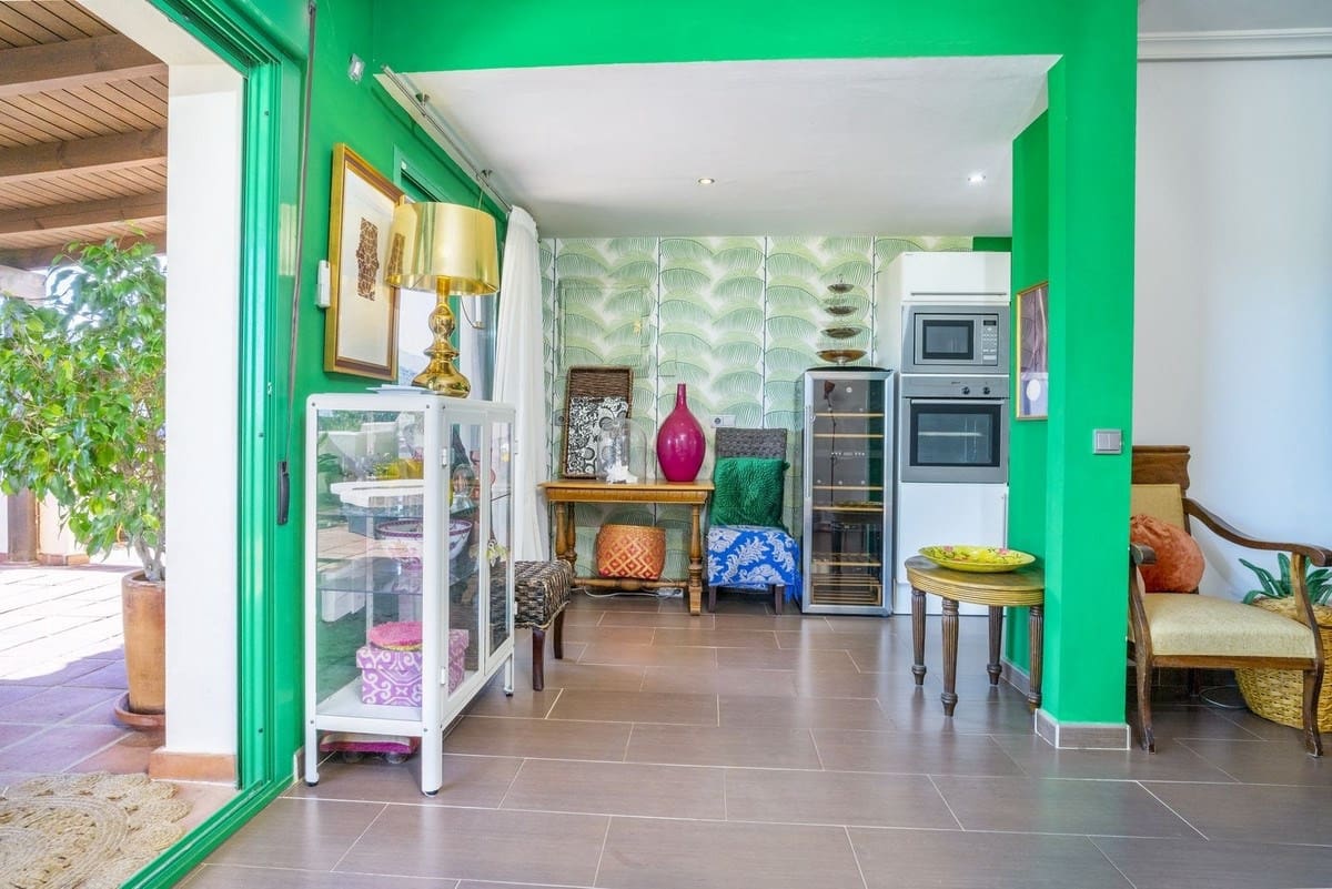 2 bedroom Apartment for sale in Estepona with pool garage - € 339,000 (Ref: 9022885)