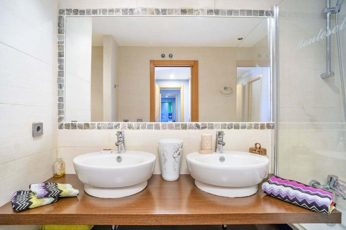 2 bedroom Apartment for sale in Estepona with pool garage - € 339,000 (Ref: 9022885)