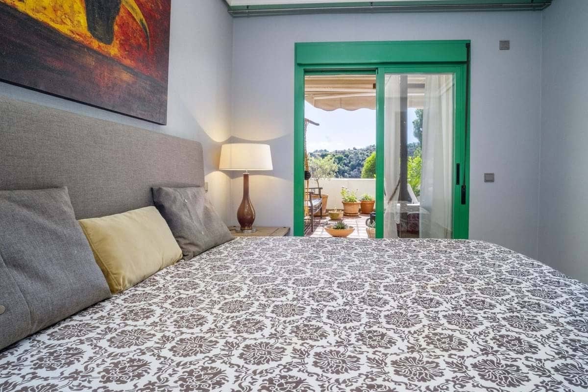 2 bedroom Apartment for sale in Estepona with pool garage - € 339,000 (Ref: 9022885)