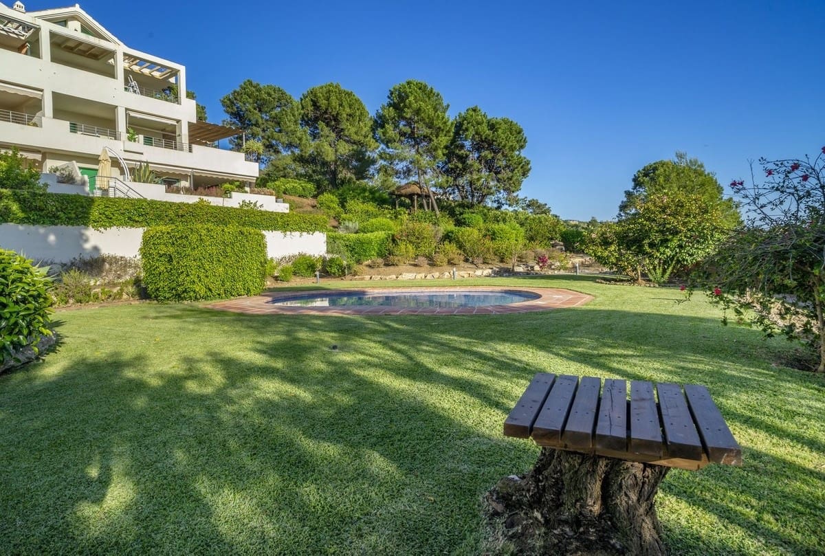 2 bedroom Apartment for sale in Estepona with pool garage - € 339,000 (Ref: 9022885)