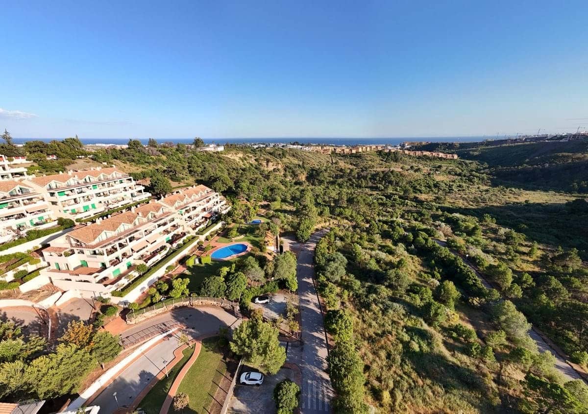 2 bedroom Apartment for sale in Estepona with pool garage - € 339,000 (Ref: 9022885)