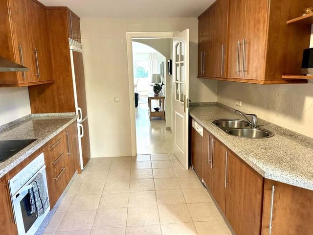 Apartamento de 2 habitaciones en Marbella en venta con piscina garaje - 350.000 € (Ref: 9024029)