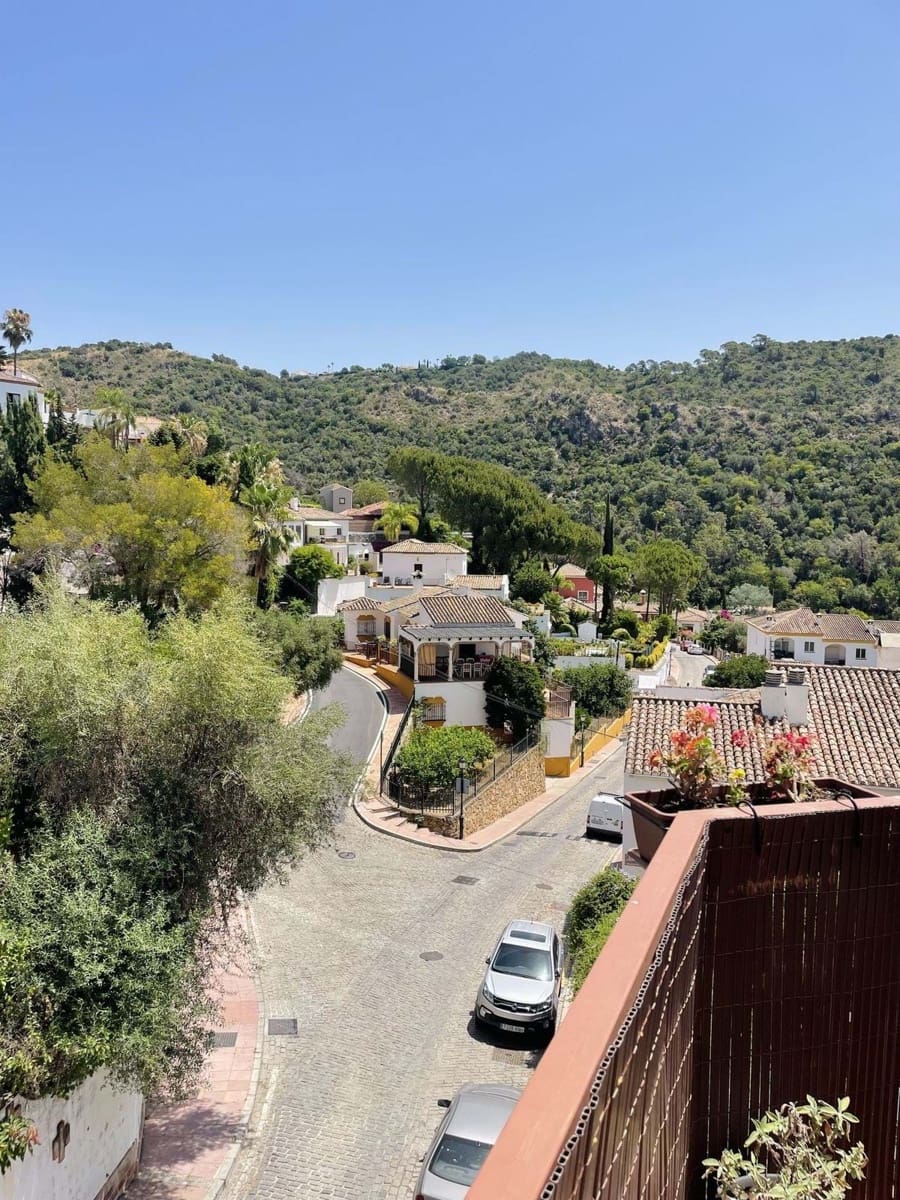 2 bedroom Apartment for sale in Benahavis with pool garage - € 275,000 (Ref: 9029259)