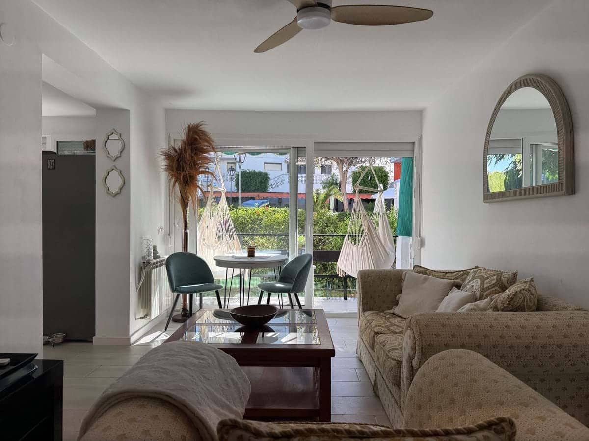 3 bedroom Apartment for sale in Estepona with pool garage - € 299,000 (Ref: 9123543)