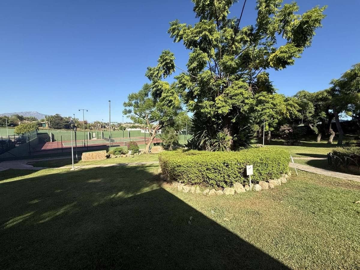 3 bedroom Apartment for sale in Estepona with pool garage - € 299,000 (Ref: 9123543)