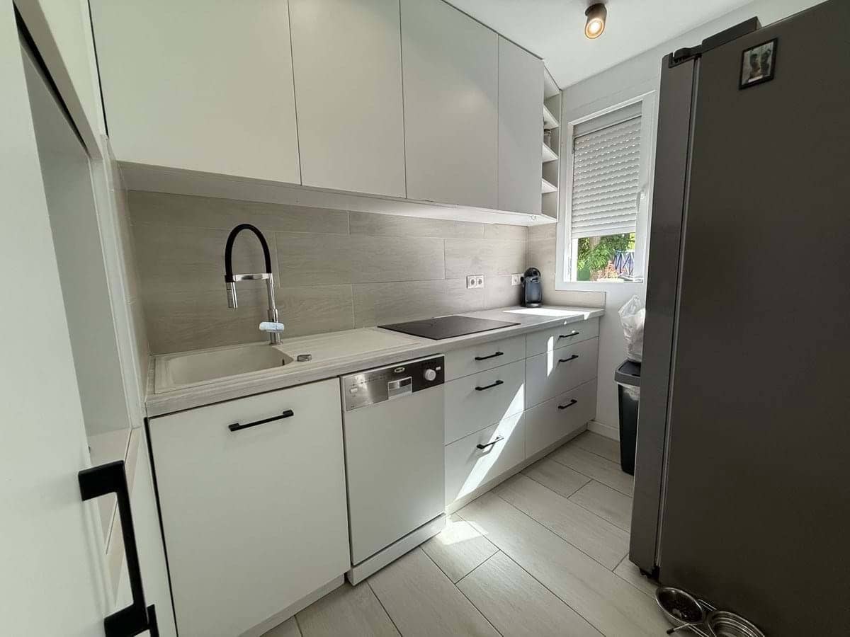 3 bedroom Apartment for sale in Estepona with pool garage - € 299,000 (Ref: 9123543)