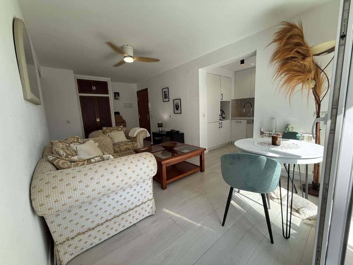 3 bedroom Apartment for sale in Estepona with pool garage - € 299,000 (Ref: 9123543)