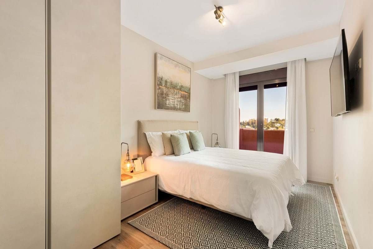 2 bedroom Apartment for sale in Benahavis with pool garage - € 299,000 (Ref: 9129401)