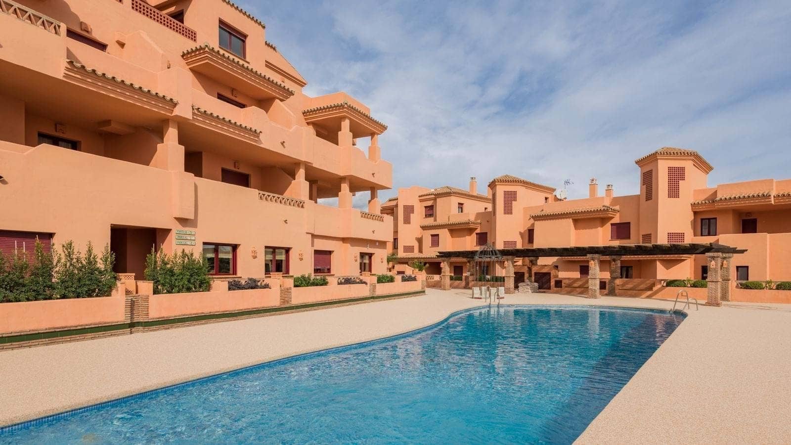 2 bedroom Apartment for sale in Benahavis with pool garage - € 299,000 (Ref: 9129401)