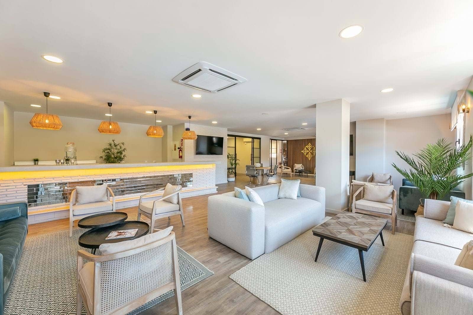 2 bedroom Apartment for sale in Benahavis with pool garage - € 299,000 (Ref: 9129401)