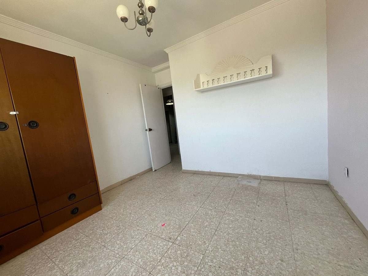 4 bedroom Apartment for sale in Estepona with garage - € 287,000 (Ref: 9129456)